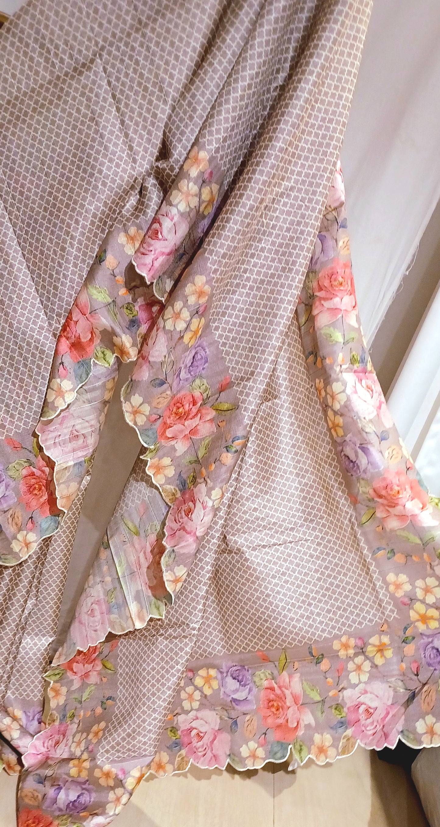 Light Mauve semi Tussar silk saree in digital prints and scallop border