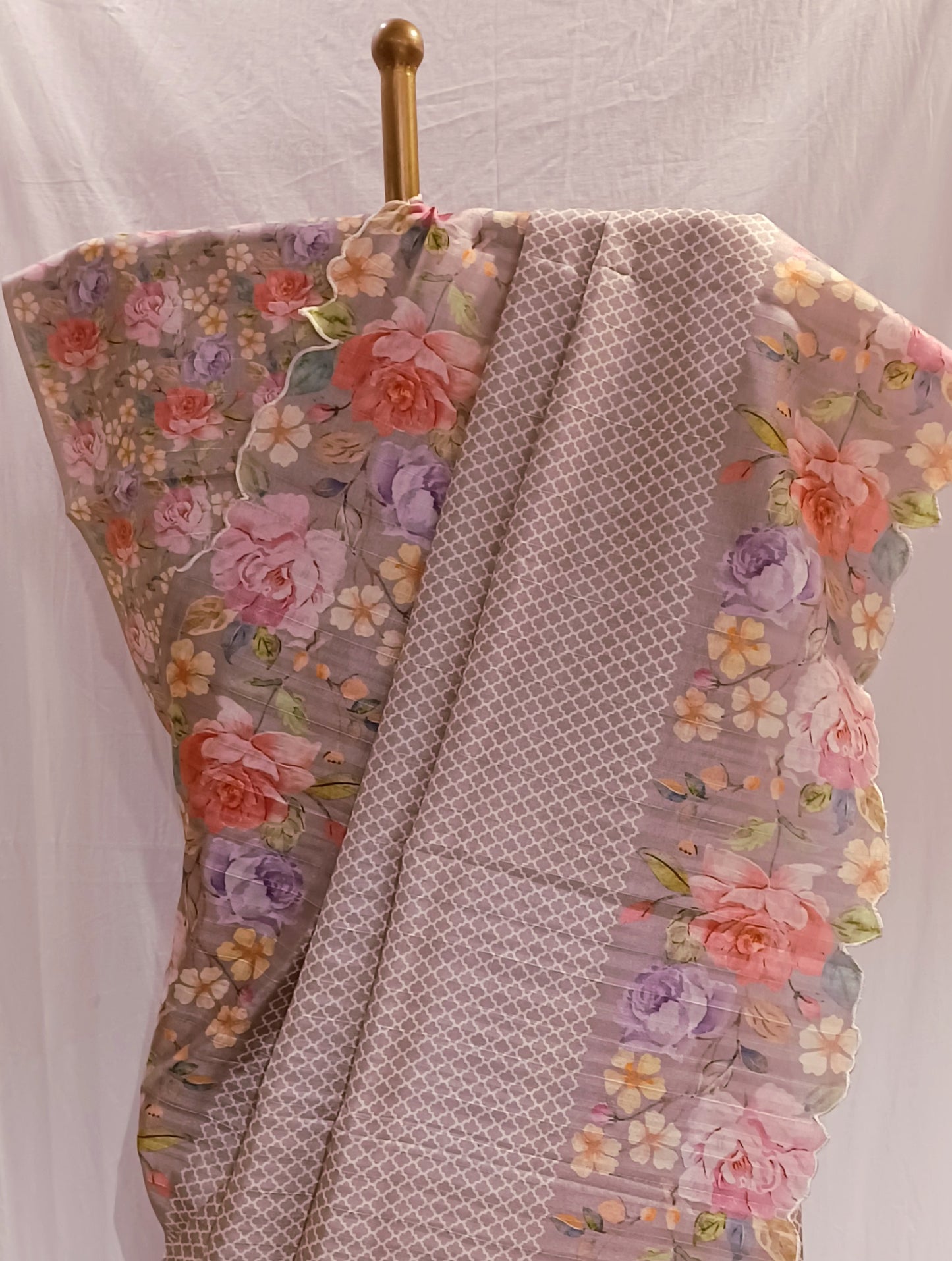 Light Mauve semi Tussar silk saree in digital prints and scallop border