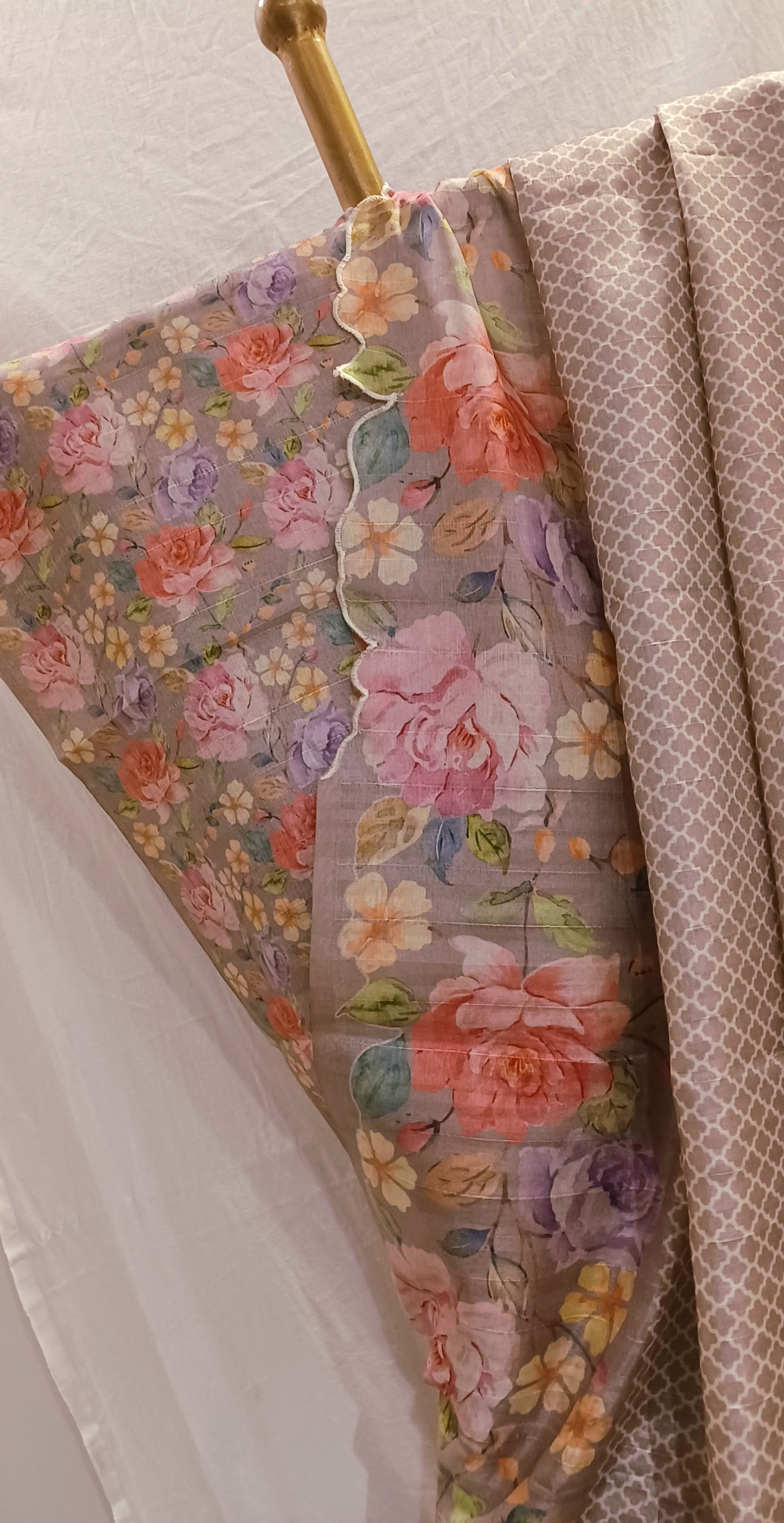 Light Mauve semi Tussar silk saree in digital prints and scallop border