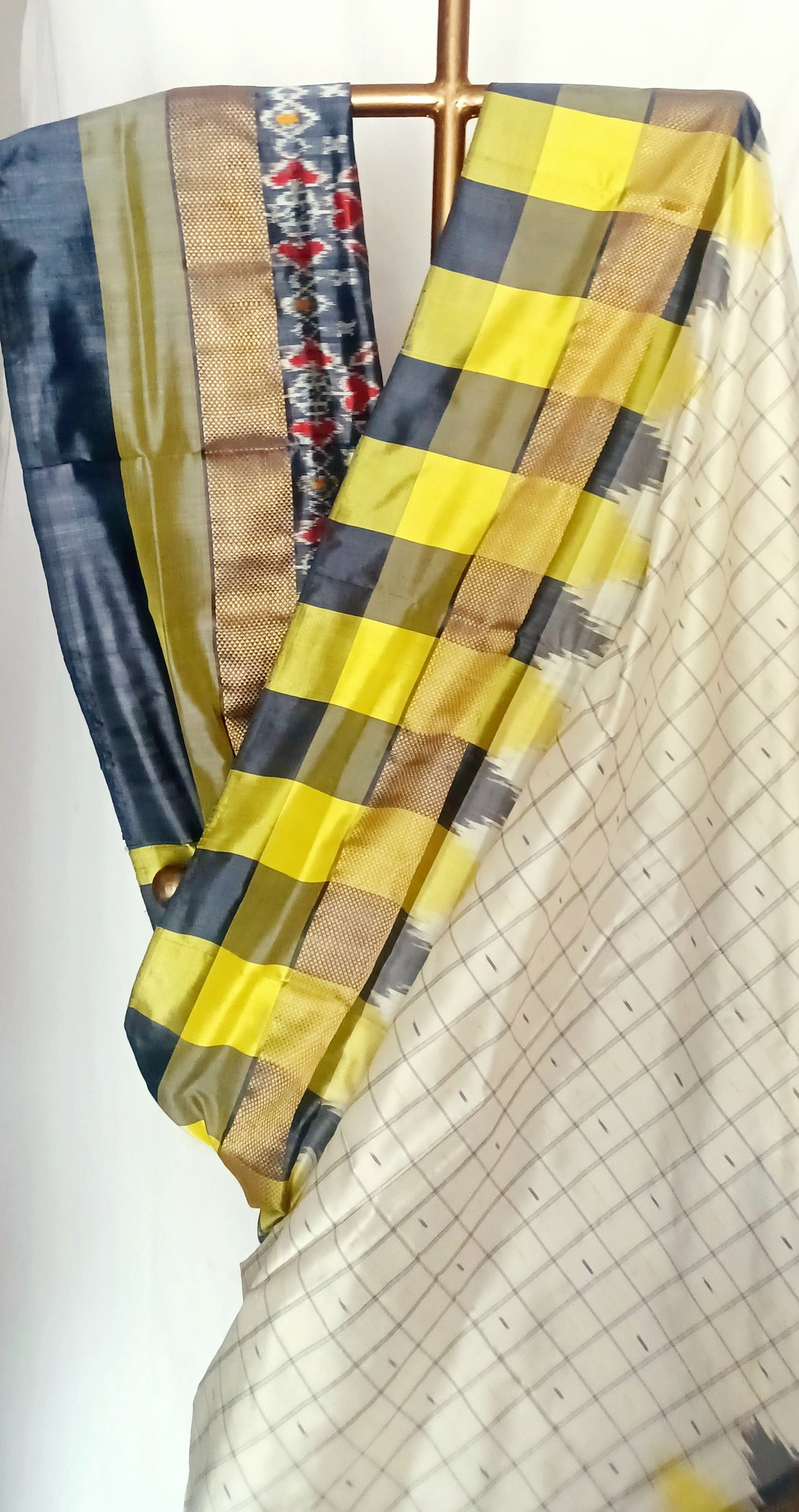 Off-white with double colour border Pochampally Ikkat Tie and Dye Pure silk Saree