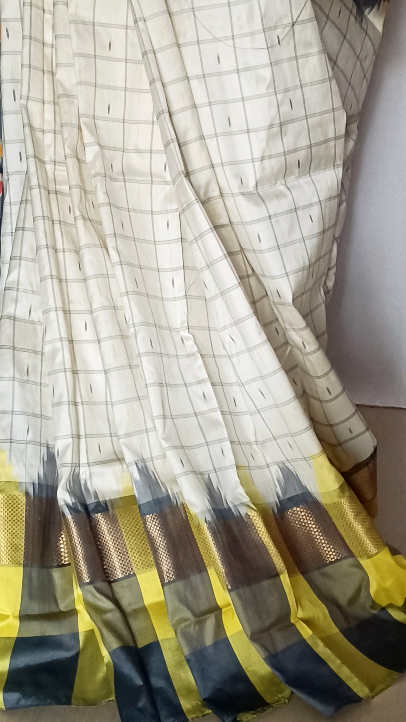 Off-white with double colour border Pochampally Ikkat Tie and Dye Pure silk Saree