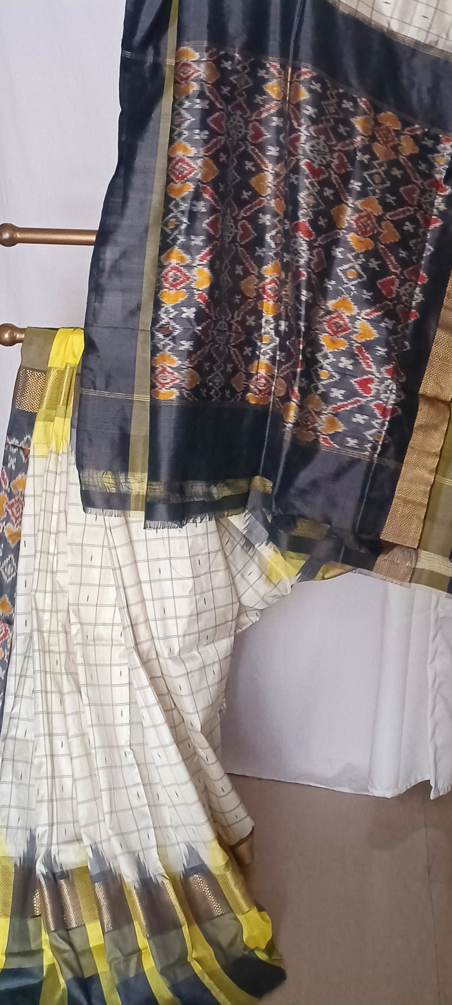 Off-white with double colour border Pochampally Ikkat Tie and Dye Pure silk Saree