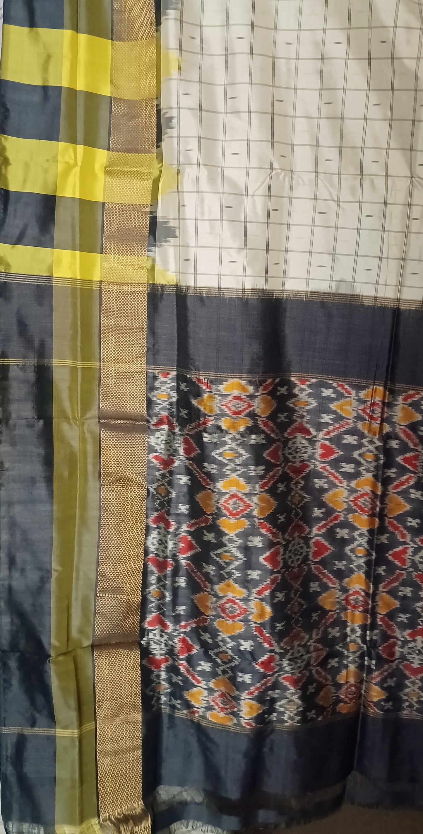 Off-white with double colour border Pochampally Ikkat Tie and Dye Pure silk Saree