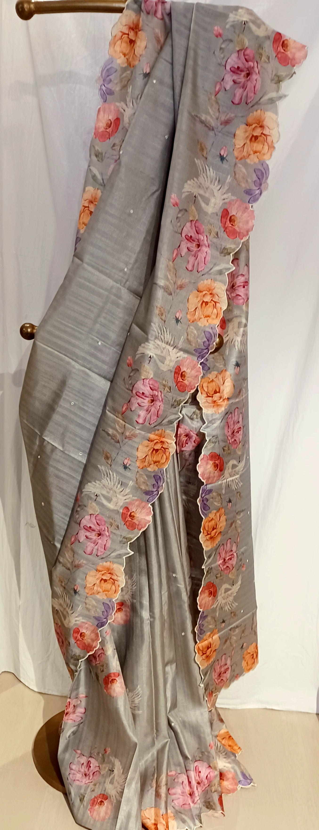 Grey semi Tussar silk saree in digital prints and scallop border