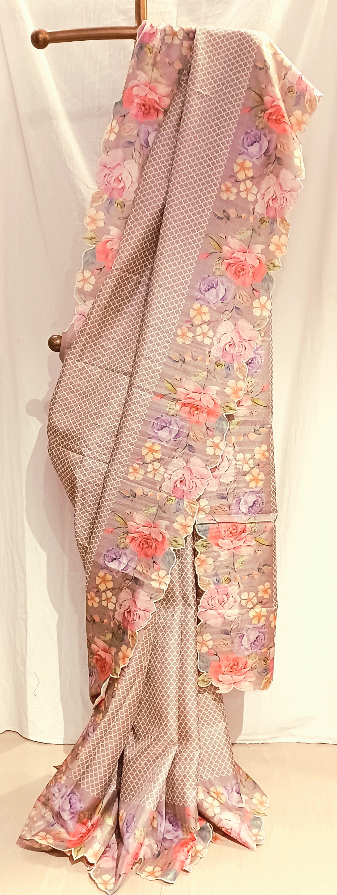 Light Mauve semi Tussar silk saree in digital prints and scallop border