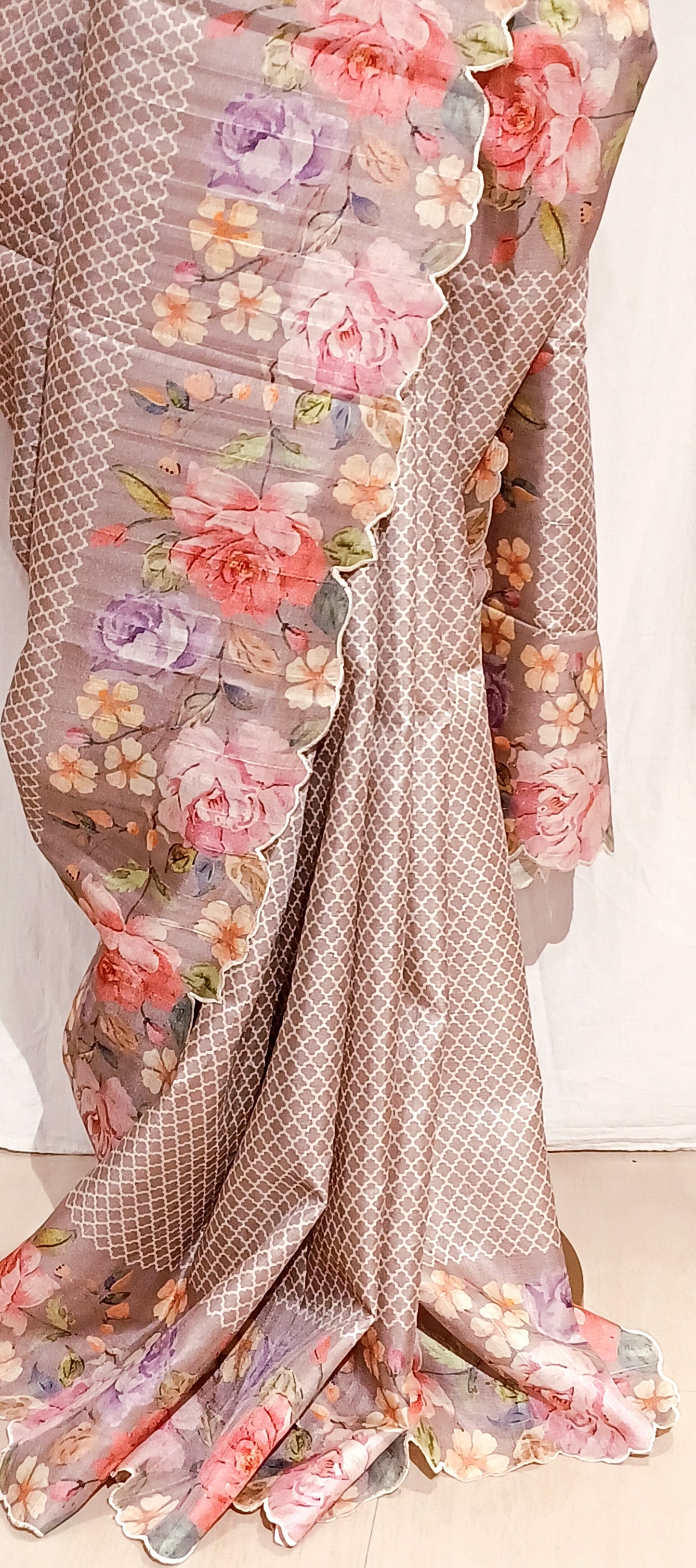 Light Mauve semi Tussar silk saree in digital prints and scallop border
