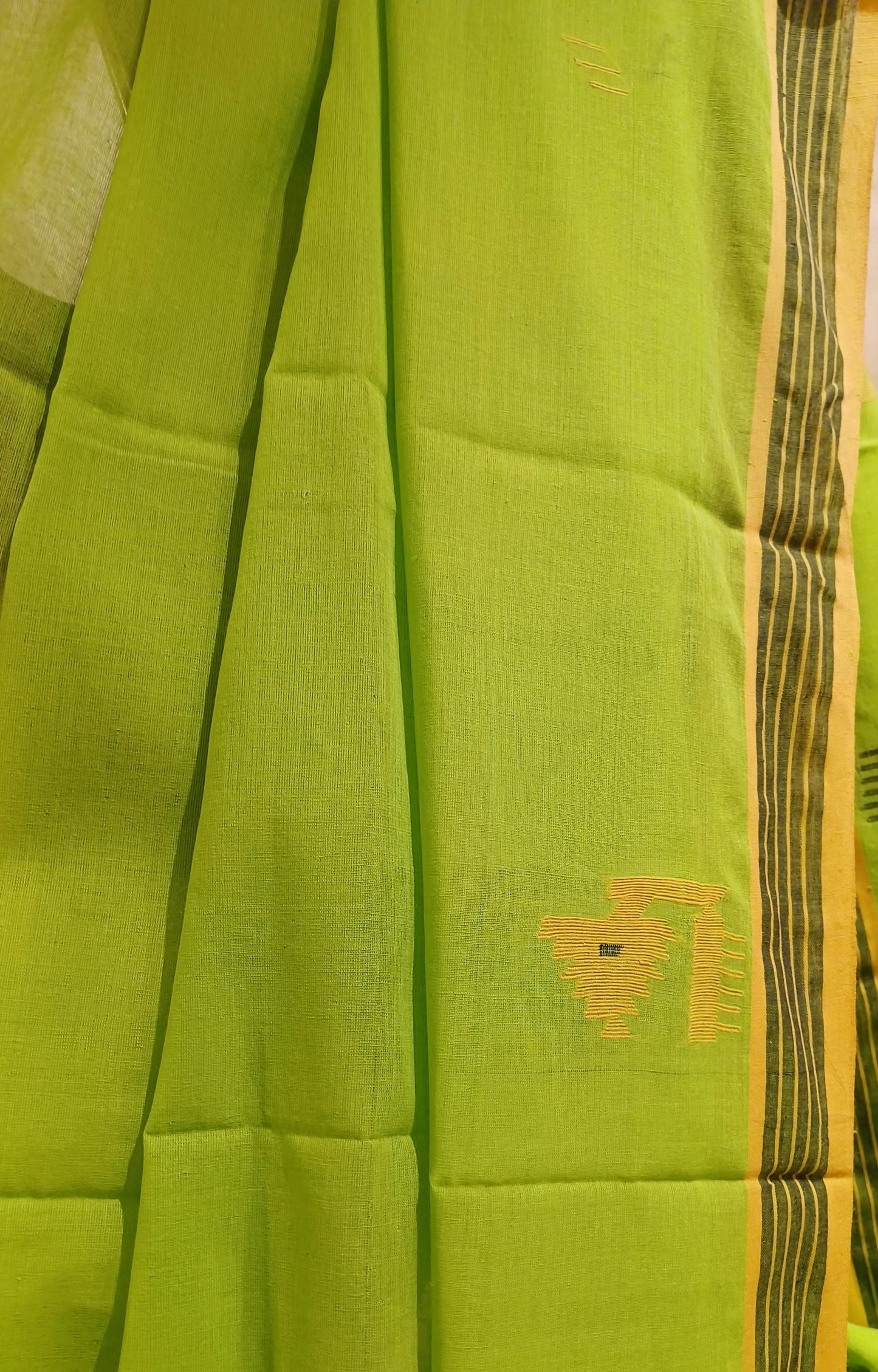 Light Green handwoven bengal cotton Jamdani saree