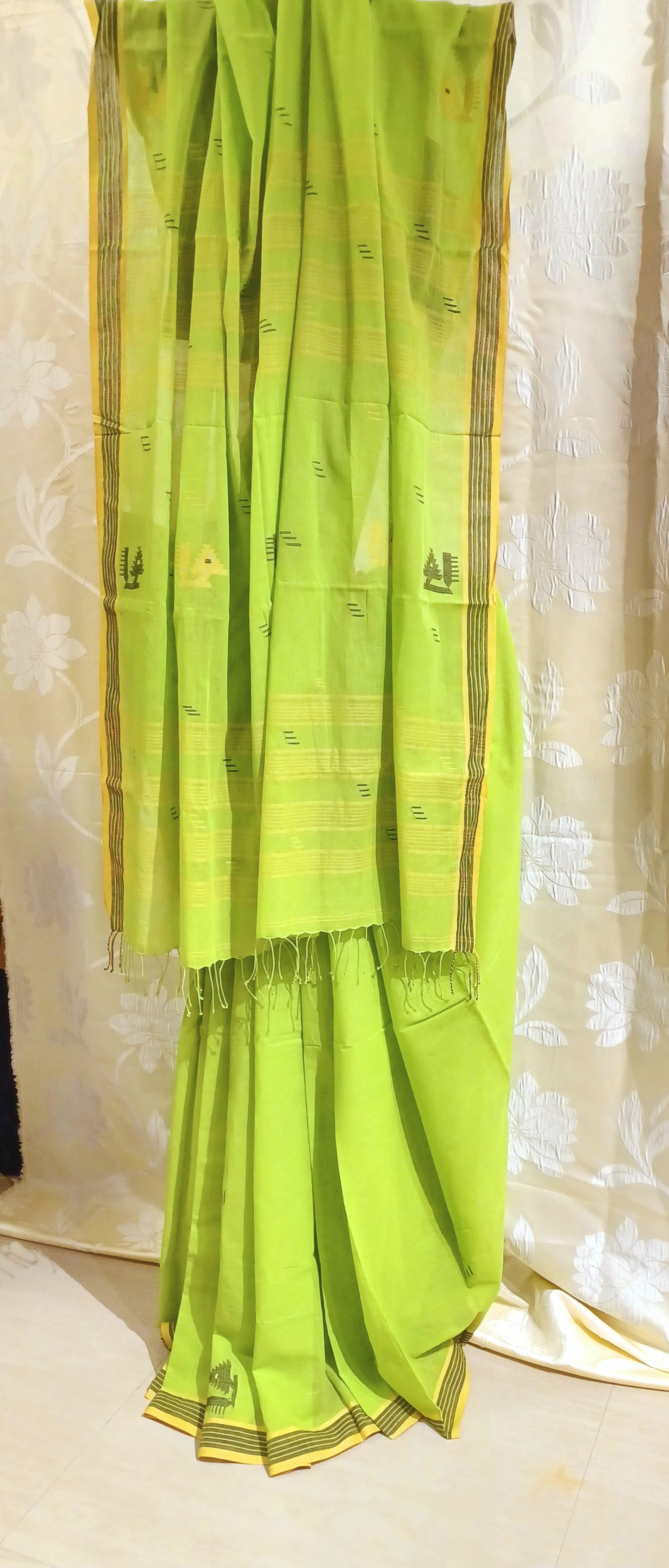 Light Green handwoven bengal cotton Jamdani saree
