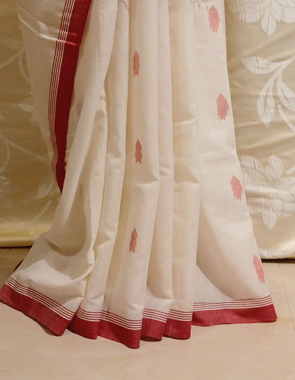 Off-white handwoven bengal cotton Jamdani saree