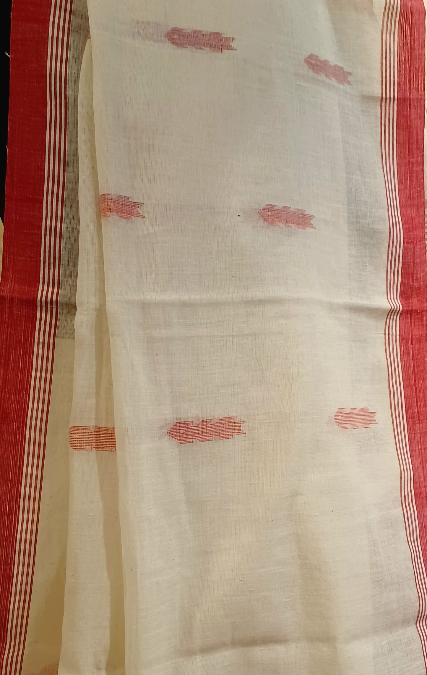 Off-white handwoven bengal cotton Jamdani saree