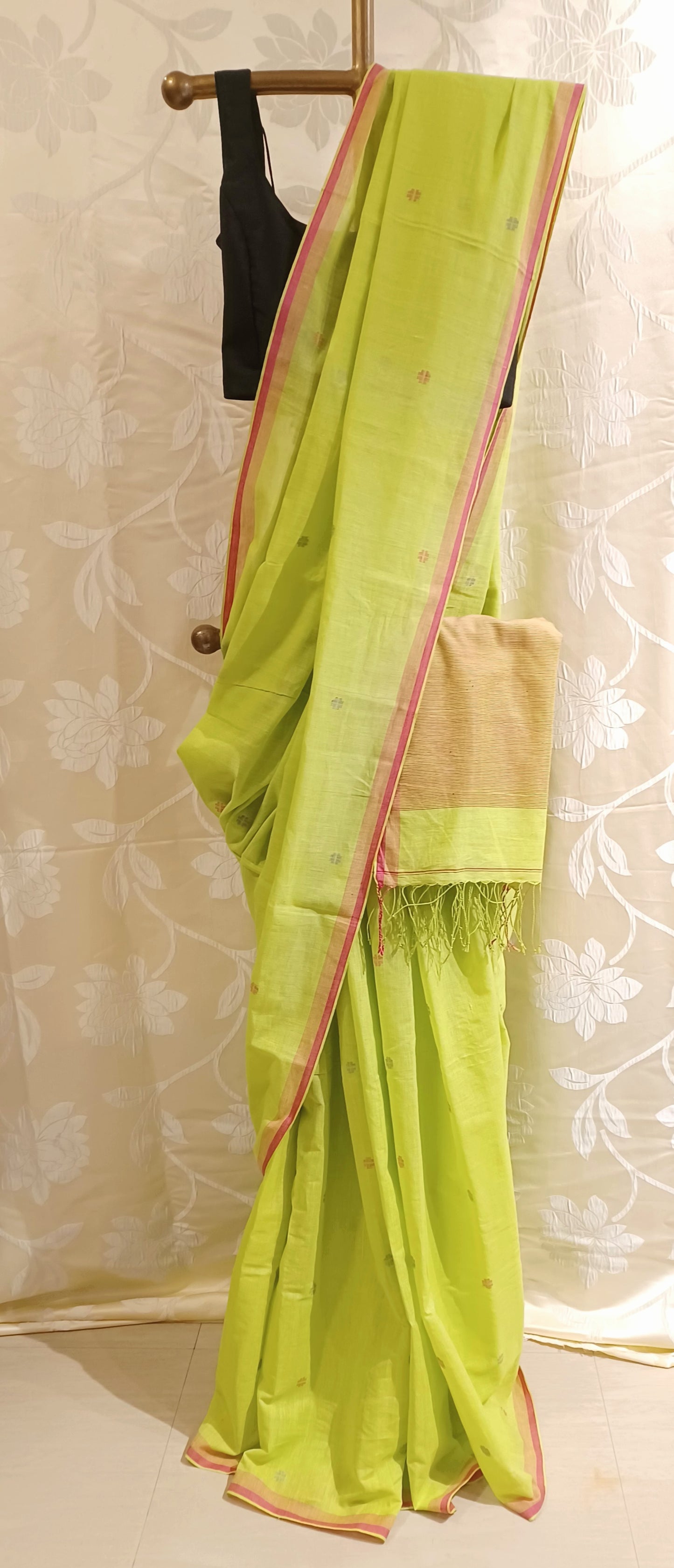 Light green handwoven bengal cotton Jamdani saree